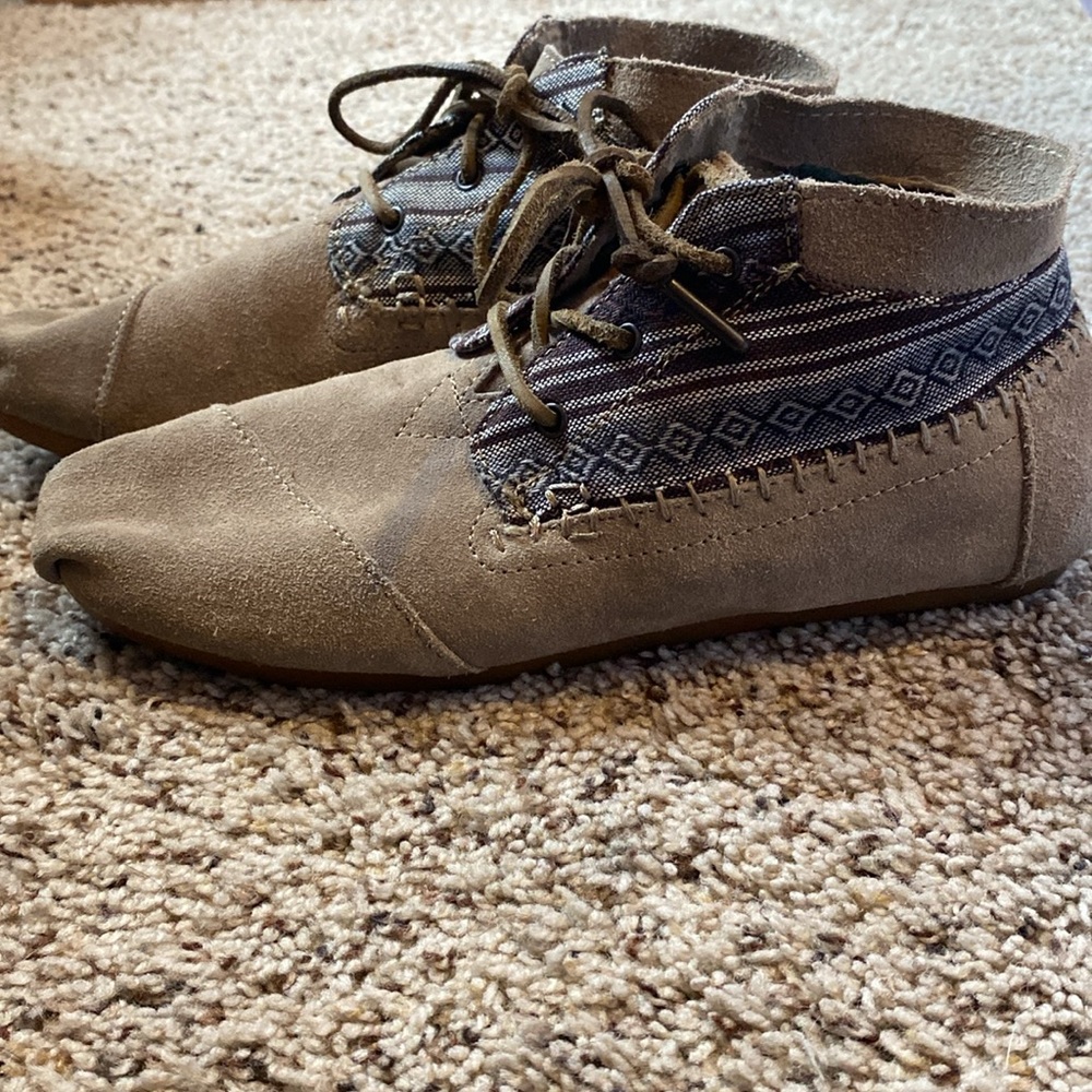 TOMS Moccasin Laced Booties Women’s 8
